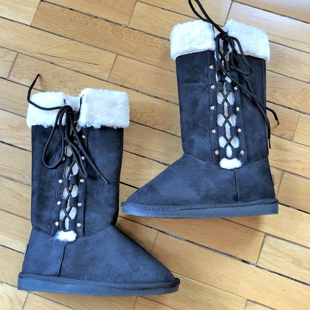 NWOT Plush Faux-Fur Lace-Up Boots (Size 6)